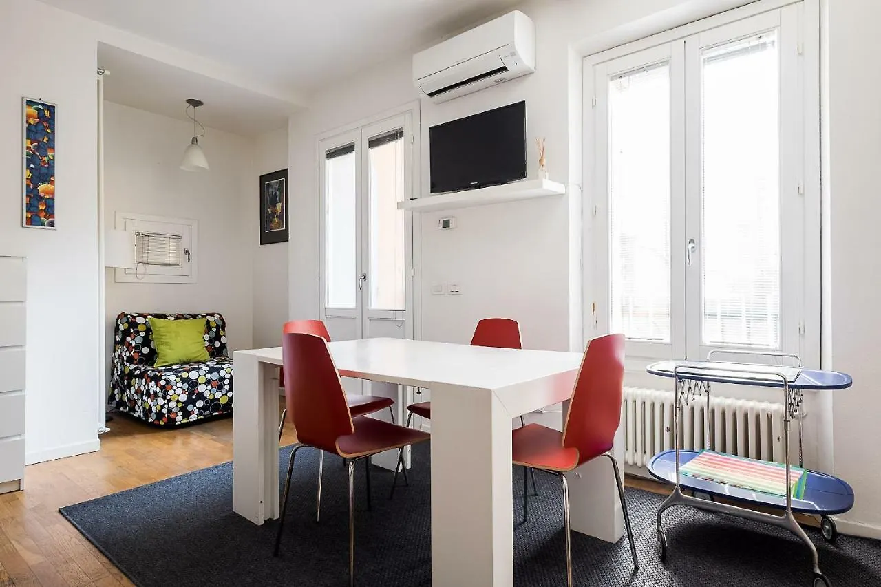 Travel House Bologna 아파트